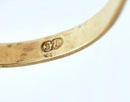 Arany (Au/9k) gyűrű opállal ékítve. jelzett, m:59. bruttó:1,5g