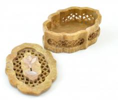 Áttört zsírkő doboz, kopásnyomokkal, 8x5cm