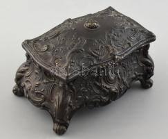 Régi díszes fém doboz, alján lyukakkal, kopott, jelzés nélkül, 17x10x11cm