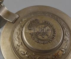 Ónfedeles üveg korsó, felirattal Fine Königin unter den bieren, kopott, m: 16 cm
