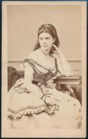 cca 1860-1870 Franziska (Fanny) Angerer (1842-1911), Hugo Feifalik felesége, Sisi fodrásza, keményhátú fotó, 10,5×6,5 cm / Fanny Angerer hairdresser of Queen Elisabeth, Sisi.