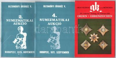 4db-os árverési katalógus tétel, benne BÁV 2. Numizmatikai Aukció 1975., BÁV 4. Numizmatikai Aukció 1977., Tátra Galéria Érembolt 8. Numizmatikai aukció 2004., Németország Graf Klenau Nachfolger 201. Kitüntetés aukció, 1982.