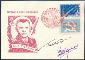 Jurij Alekszejevics Gagarin (1934-1968) és Valentyina Tyereskova (1937- ) szovjet űrhajósok aláírásai emlékborítékon /  / Autograph signature of Yuriy Alekseyevich Gagarin (1934-1968) and Valentina Tereshkova (1937- ) Soviet astronauts on special cover