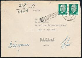 Valentyina Tyereskova (1937- ) és Valerij Bikovszkij (1934- ) szovjet űrhajósok aláírásai emlékborítékon / Valentina Tereshkova (1937- ) and Valeriy Bikovskiy (1934- ) Soviet astronauts on envelope