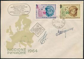 Valentyina Tyereskova (1937- ) és Valerij Bikovszkij (1934- ) szovjet űrhajósok aláírásai emlékborítékon / Valentina Tereshkova (1937- ) and Valeriy Bikovskiy (1934- ) Soviet astronauts on envelope