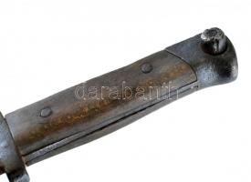 M95 bajonett FG jelzéssel a pengén kis horpadással a hüvelyen,