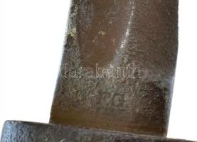M95 bajonett FG jelzéssel a pengén kis horpadással a hüvelyen,