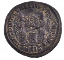 Római Birodalom / Siscia / I. Constantin 318-319. Follis Br (2,88g) T:2 
Roman Empire / Siscia / Co...