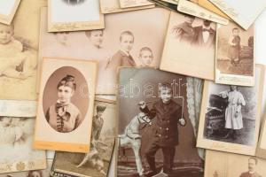 Vegyes keményhátú fotó tétel, benne magyar, osztrák, de angol fotósok munkáival is, kb. 38 db, pl.: ...