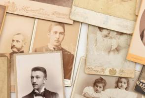 Vegyes keményhátú fotó tétel, benne magyar, osztrák, de angol fotósok munkáival is, kb. 38 db, pl.: ...