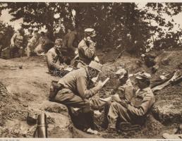 cca 1918 A világháború képes albuma. Az Érdekes Újság háborús képeiből (kb. 60 db képpel). Heliograv...