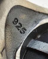 Ezüst(Ag) gyűrű, irizáló kővel, jelzett, méret: 55, bruttó: 11,11 g