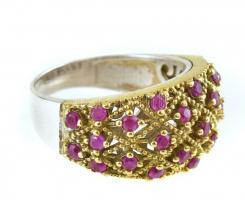 Ezüst(Ag) gyűrű gránát kövekkel, jelzett, méret: 58, bruttó: 5,82 g