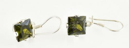 Ezüst(Ag) fülbevalópár zöld kővel, jelzett, 1,3×1,3 cm, bruttó: 7,23 g