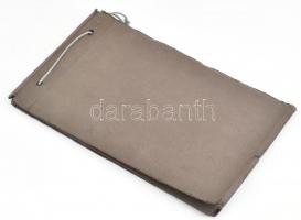 1931 Zeppelin Magyarországon, fotóalbum 28 fekete-fehér fotóval, valamint 1 db képeslappal, szakadoz...