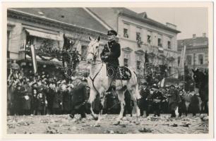 1938 Kassa, Kosice; bevonulás, Horthy Miklós, Magyarország Kormányzója csapatainak élén bevonul. Foto Ginzery S. 6. / entry of the Hungarian troops