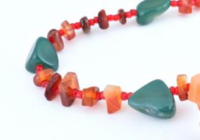 Ásvány nyaklánc üveggyöngyökkel, h:72cm