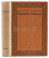 Flauvert, Gustave: Érzelmek iskolája. Ford.: Gyergyai Albert. Nagy Írók - Nagy Írások harmadik sorozat V. köt. Bp., 1925, Genius (Világosság-ny.), XXIII+550 p. Kiadói fatáblás fénylemez-kötés, Gottermayer-kötés, kissé kopott borítóval és gerinccel, helyenként kissé sérült lapszélekkel. "A Világosság könyvnyomda rt. összesen 1500 számozott példányban nyomtatta 1925 decemberében. Ebből az első 150 példány merített papíron készült,1-10-ig amatőr könyvgyűjtők részére bőrkötésben, a 11-150. számú példányokat fénylemezkötésben hozta forgalomba a kiadó." Számozott (111./1500) példány.