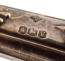 Ezüst (Ag) nyelű angol húsvilla, jelzett, h:24cm, bruttó: 82 g