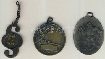 Kis vegyes tétel, benne érmek, gombok, kitűzők T:vegyes