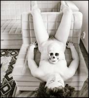 Menesdorfer Lajos (1941-2005) budapesti fotóművész hagyatékából, 5 db vintage NEGATÍV az aktfényképezés műfajából, a felvételek eltérő időpontokban készültek, 6x6 cm