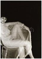 Vegyes válogatás szolidan erotikus felvételekből, 11 db vintage NEGATÍV és/vagy DIAPOZITÍV, 36x24 mm