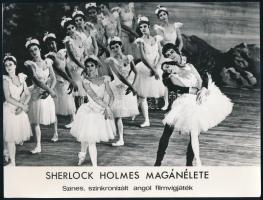 1970 Balettjelenet a ,,Sherlock Holmes című angol filmből, 1 db vintage produkciós filmfotó, ezüstzselatinos fotópapíron, 18x24 cm