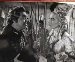 1957 ,,A császár parancsára" című magyar film jelenetei és szereplői (köztük Ruttkai Éva, Besse...