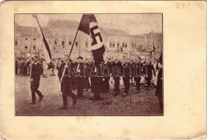 1940 Szászrégen, Reghin; bevonulás, horogkeresztes zászló / entry of the Hungarian troops, swastika flag (EM)