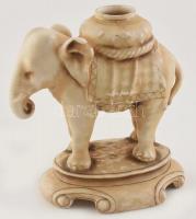 Alfred Stellmacher. Osztrák-Magyar Monarchia, cca 1900. Elefánt porcelán edény, fedél nélkül, kézzel festett, jelzett, sérült. 16 cm