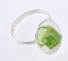 Ezüst(Ag) gyűrű zöld kővel, jelzés nélkül, méret: 56, bruttó: 4 g