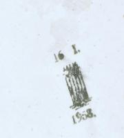 Jelzetlen mérőkanna, repedt, jelzetlen beteg itató, Zyolnay patikaedény, apró lepattanásokkal, vegye...