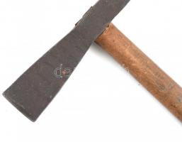 Kézi kovácsolású tűzoltó csákány, h:21cm