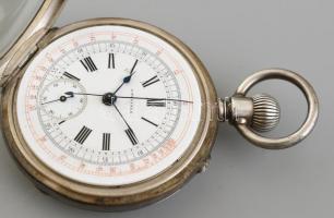 Ezüst (Ag) tokos Longines zsebóra, jelzett számlap, jelzett mechanikus szerkezet, stopper funkció, d...