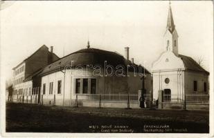 1937 Érsekújvár, Nové Zámky; Ciast nám. Slobody / Szabadság téri részlet, templom / square, church (EK)