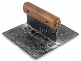 Göröntsér Greff Lajos (1888-1976): Virágos textil nyomúdúc. Iparművészetileg zsűrizett. Réz és fa. J...