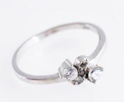 Ezüst(Ag) gyűrű, jelzett, hiányzó kővel, méret: 59, bruttó: 2,2 g