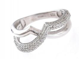 Ezüst(Ag) gyűrű, jelzett, kőhiánnyal, méret: 59, bruttó: 4,7 g