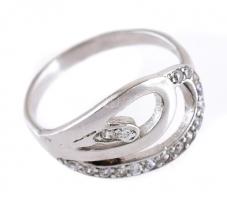 Ezüst(Ag) gyűrű apró kövekkel, jelzett, kőhiánnyal, méret: 50, bruttó: 2,3 g