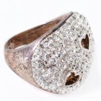 Ezüst(Ag) szívecskés gyűrű apró kövekkel, jelzett, méret: 60, bruttó: 16,8 g