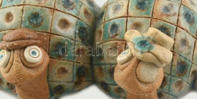 Jelzés nélkül: Teknős pár. Színes mázakkal festett kerámia, az egyik fél szemmel. 13x9x5cm