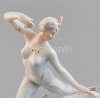 Hollóházi porcelán ,,Seherezádé", kézzel festett, jelzett, kopott, karján apró vaspötty, m: 25 ...