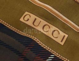 Gucci kendő. Finom szövésű gyapjú, jelzett, 135x135 cm