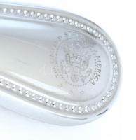 2 db tárgy: USA fém levélbontó, címerrel. Ón kupa. 12 cm