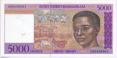 Madagaszkár 1995. 5000Fr "A89458961" T:I- folt
Madagascar 1995. 5000 Francs "A894589...