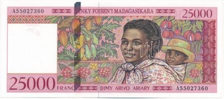 Madagaszkár 1998. 25.000Fr "A55027360" T:I-
Madagascar 1998. 25.000 Francs "A5502736...