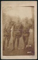 1917 I. világháborús 3 katona bajinettel, hátoldalon feliratozva fotólap