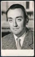 Kibédi Ervin (1924-1997) Jászai Mari-díjas színész autográf aláírása és sorai őt ábrázoló fotón, törésnyomokkal, 12x7 cm