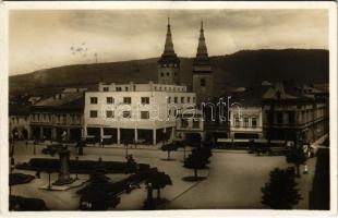 1935 Zsolna, Sillein, Zilina; tér, gyógyszertár, üzletek / square, pharmacy, shops, automobiles