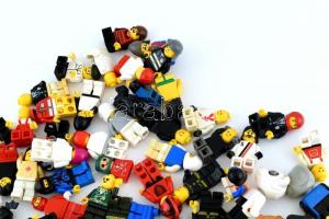 cca. 70 db LEGO figura, kopásokkal